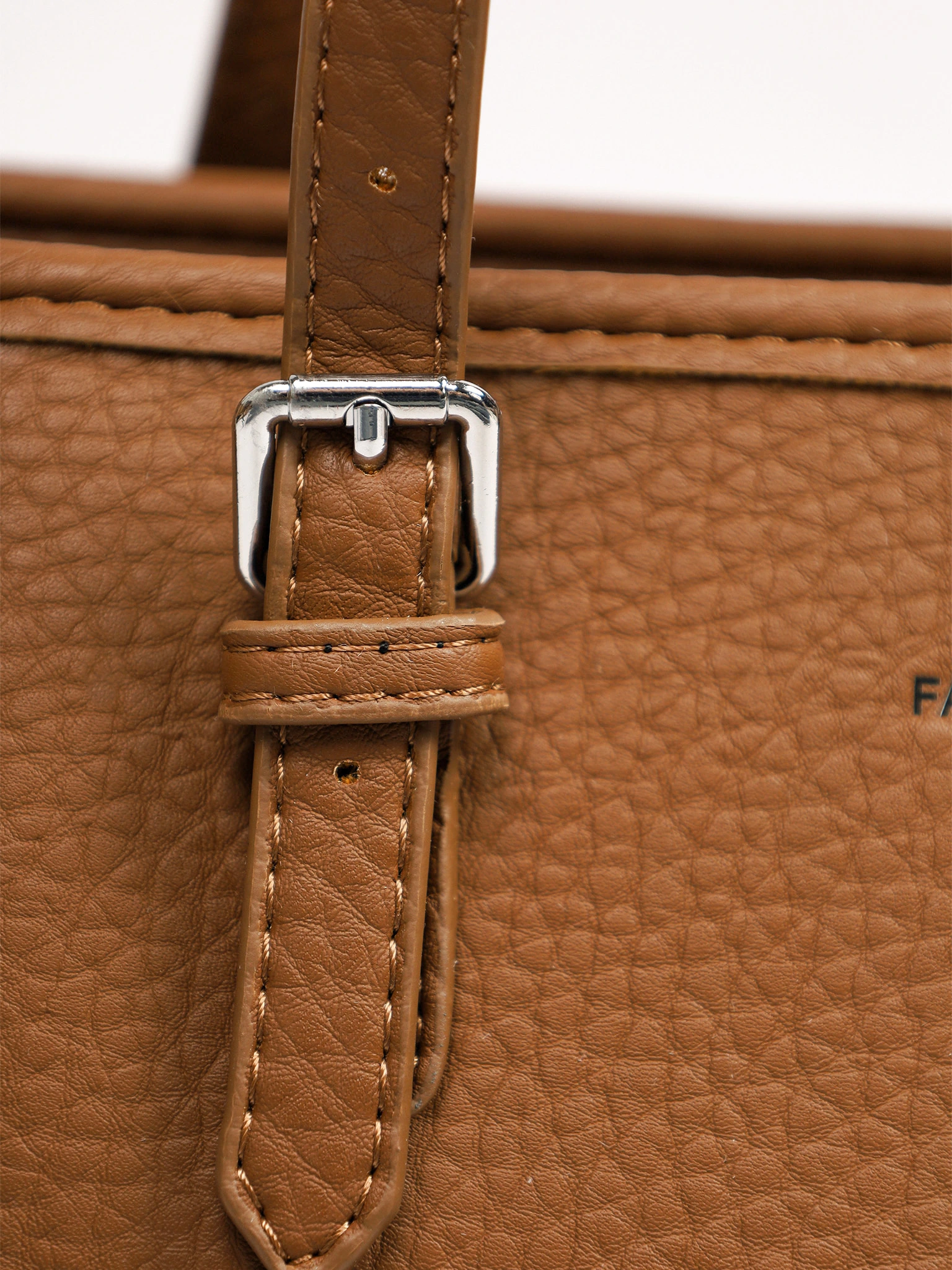 Сумка-тоут  с регулируемыми ручками и тиснением в ассортименте